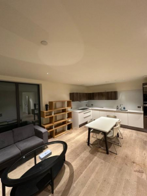 Spacious 3 bedroom Battersea flat